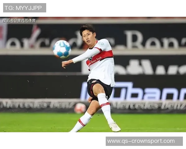 拜仁球员齐聚慕尼黑啤酒节伊藤洋辉与金玟哉同框亮相