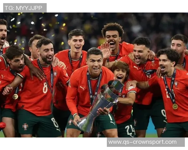 C罗社交媒体分享友谊赛精彩瞬间展现团队精神与奋斗决心