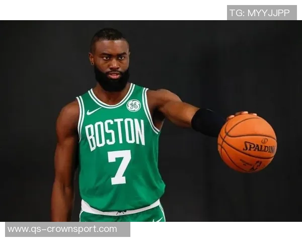 杰伦布朗手感低迷却全能表现砍下19分12板11助力助球队胜利